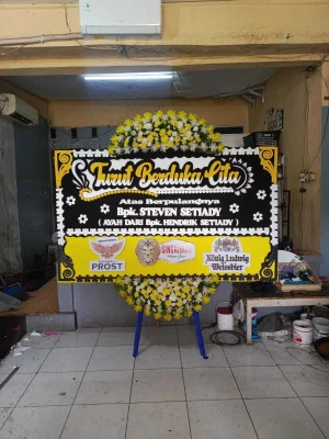 Papan Bunga di Tengah