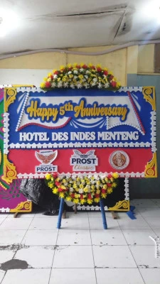 Papan Bunga di Tengah
